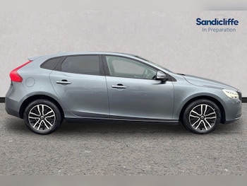 Used Volvo V40 2018 for sale - 76892982: Photo
