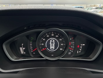 Used Volvo V40 2018 for sale - 76892982: Photo