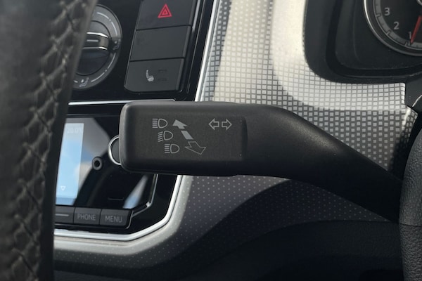 Used Volkswagen up! 2016 for sale - 75683642: Photo 28