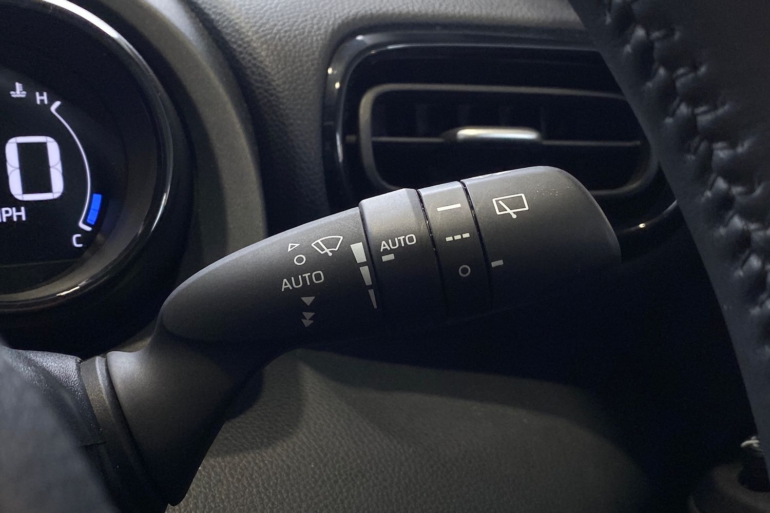 Used Mazda Mazda2 HYBRID 2023 for sale - 77990504: Photo 38