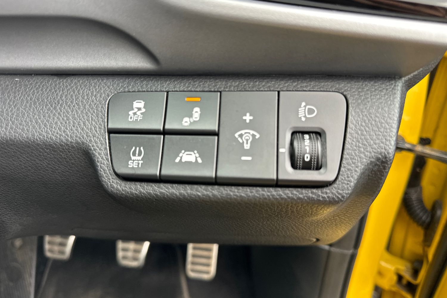 Used Kia Stonic 2018 for sale - 78132623: Photo 32