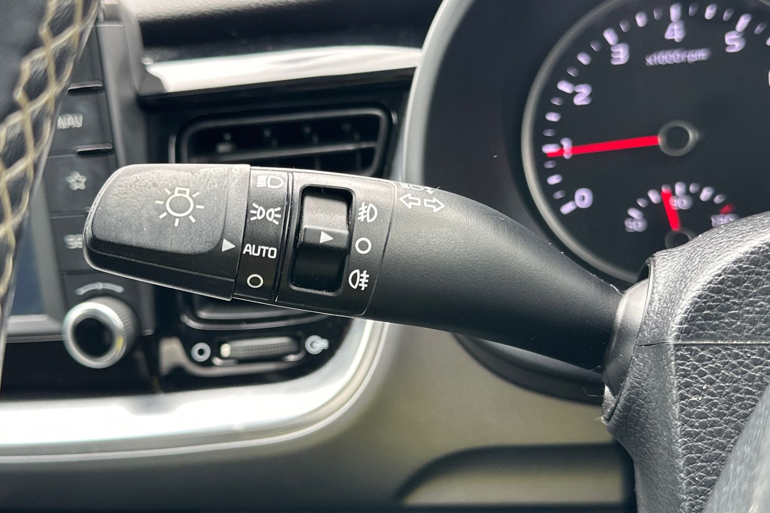 Used Kia Stonic 2018 for sale - 78132623: Photo 44