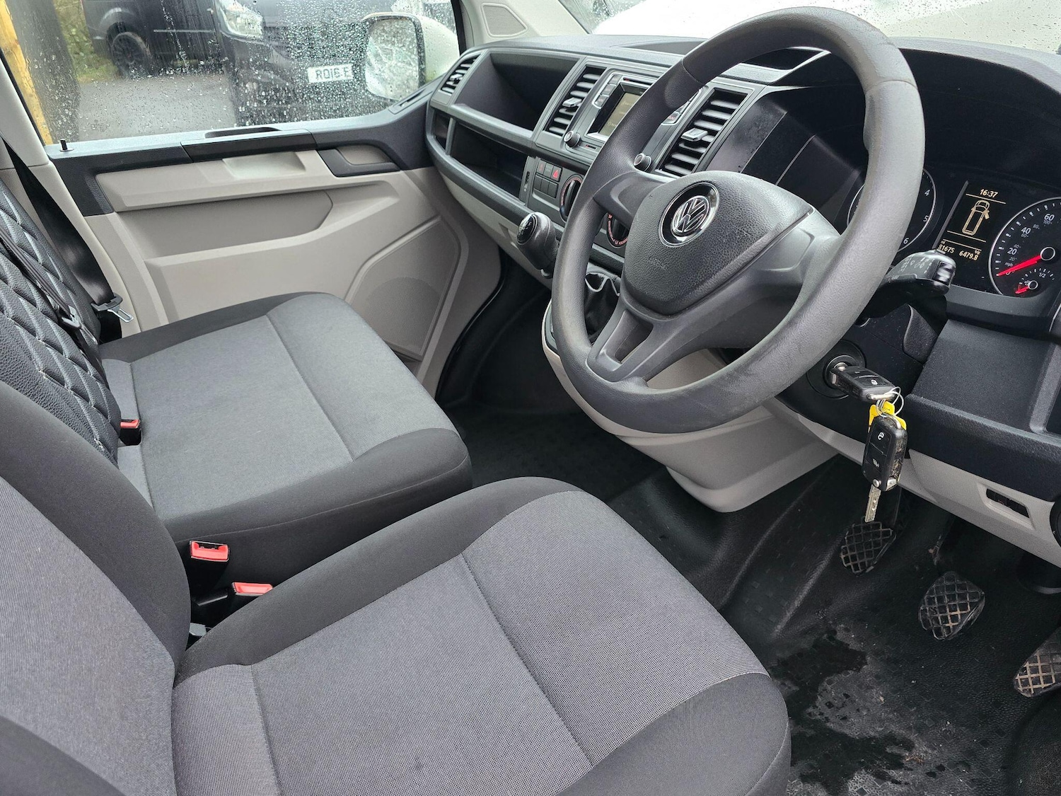 Used Volkswagen Transporter 2019 for sale - 77304920: Photo 2