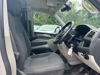 Used Volkswagen Transporter 2018 for sale - 78752635: Photo