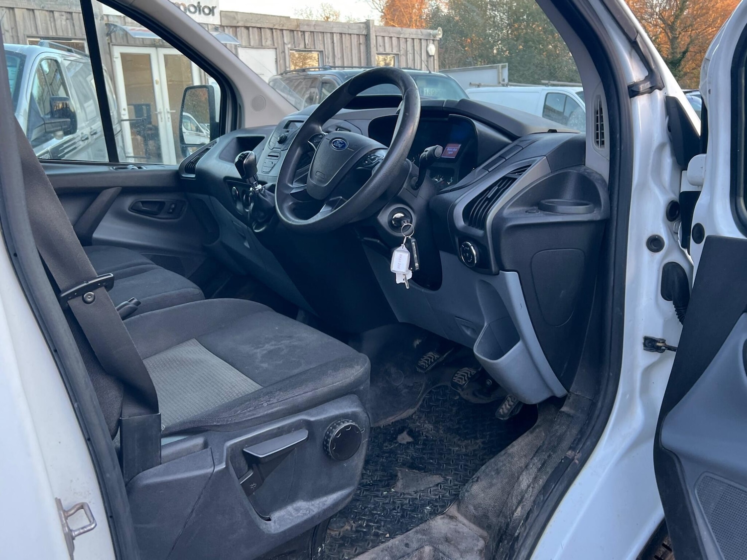 Used Ford Transit Custom 2015 for sale - 76976885: Photo 2