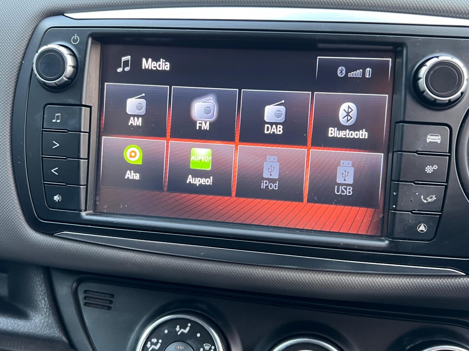 Used Toyota Yaris 2017 for sale - 77267543: Photo 18