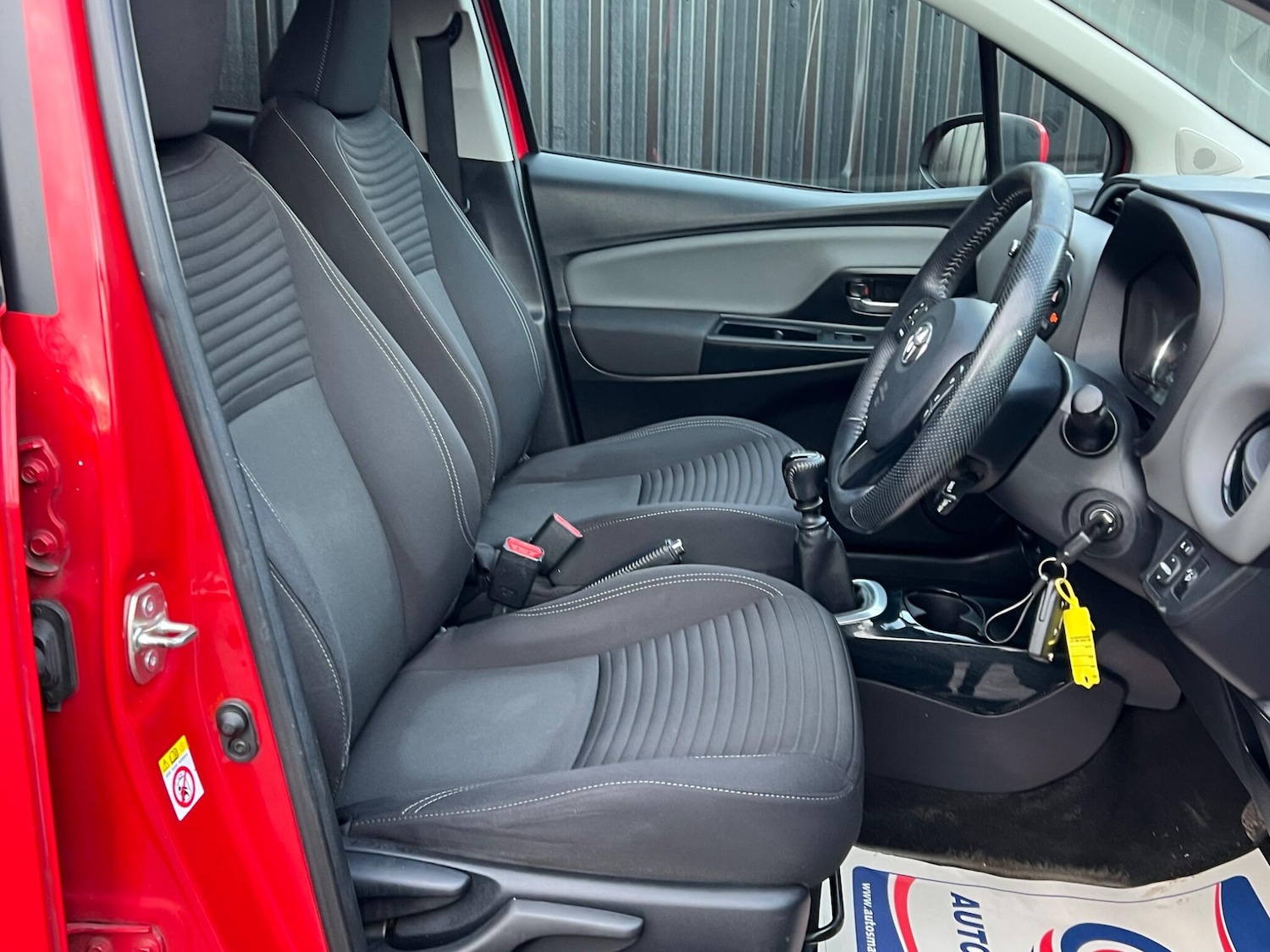 Used Toyota Yaris 2017 for sale - 77267543: Photo 19