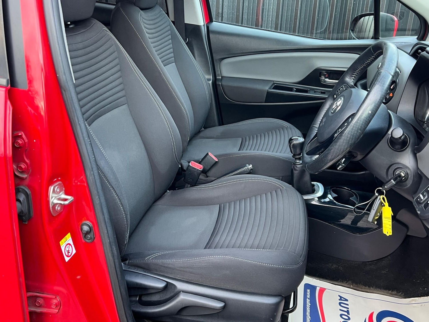 Used Toyota Yaris 2017 for sale - 77267543: Photo 30