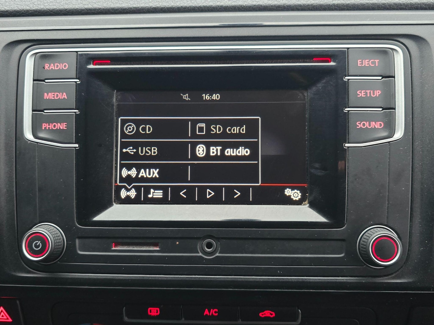 Used Volkswagen Transporter 2016 for sale - 76975676: Photo 10