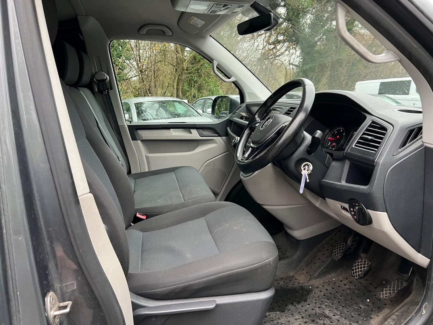 Used Volkswagen Transporter 2016 for sale - 76975676: Photo 2