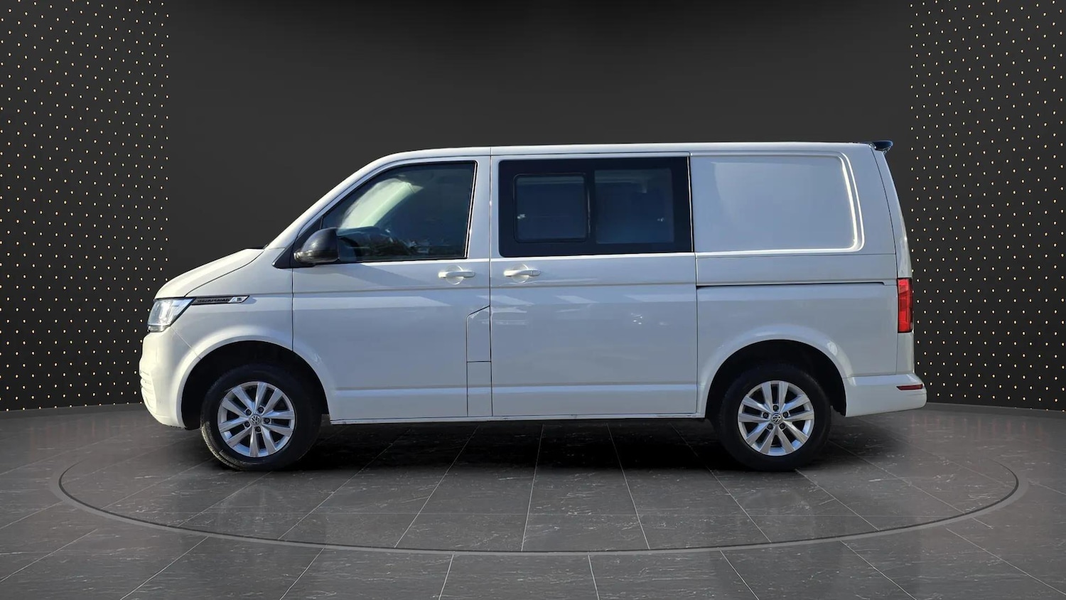 Used Volkswagen Transporter 2021 for sale - 76965173: Photo 2