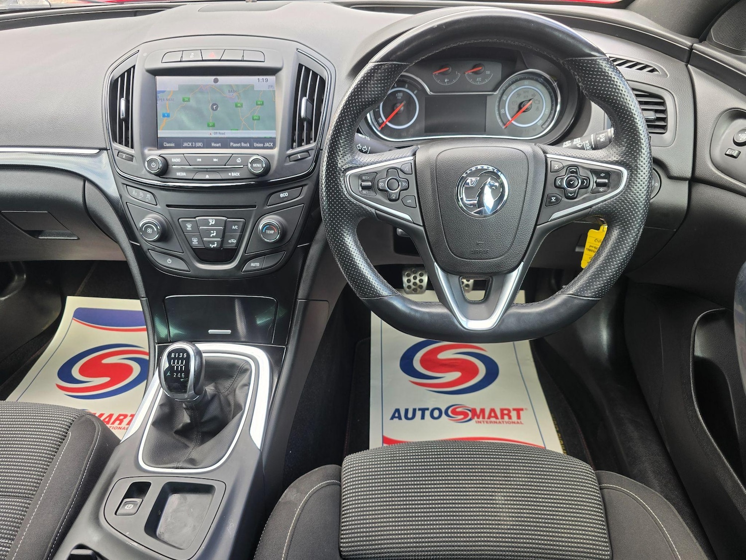 Used Vauxhall Insignia 2016 for sale - 76965442: Photo 2