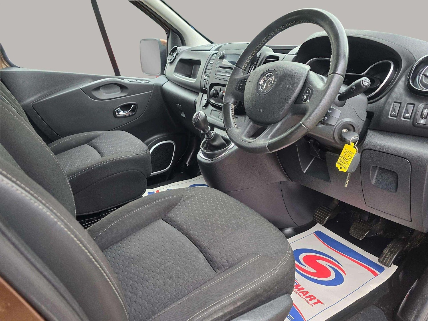 Used Vauxhall Vivaro 2016 for sale - 76268225: Photo 2