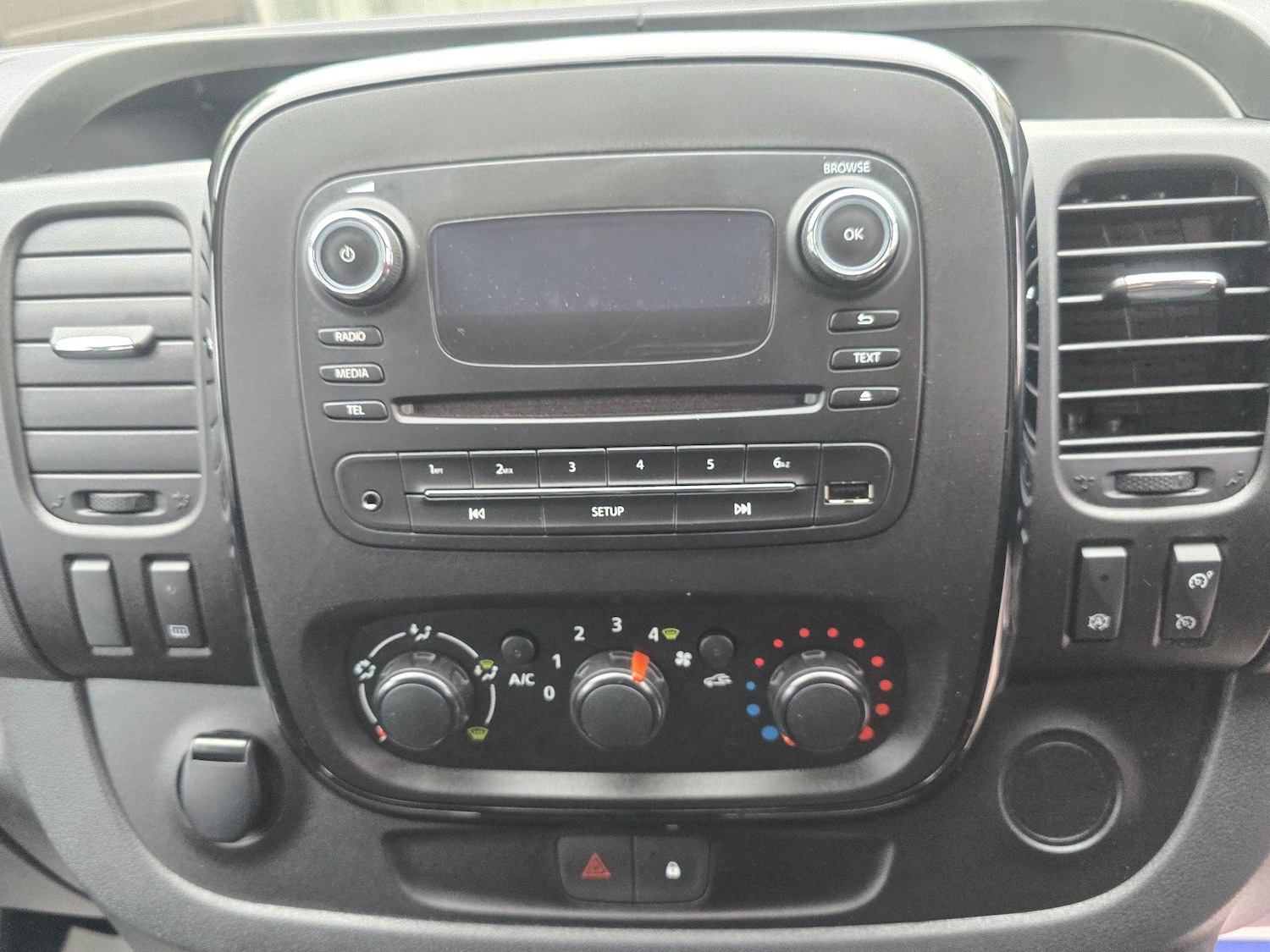 Used Vauxhall Vivaro 2016 for sale - 76268225: Photo 8