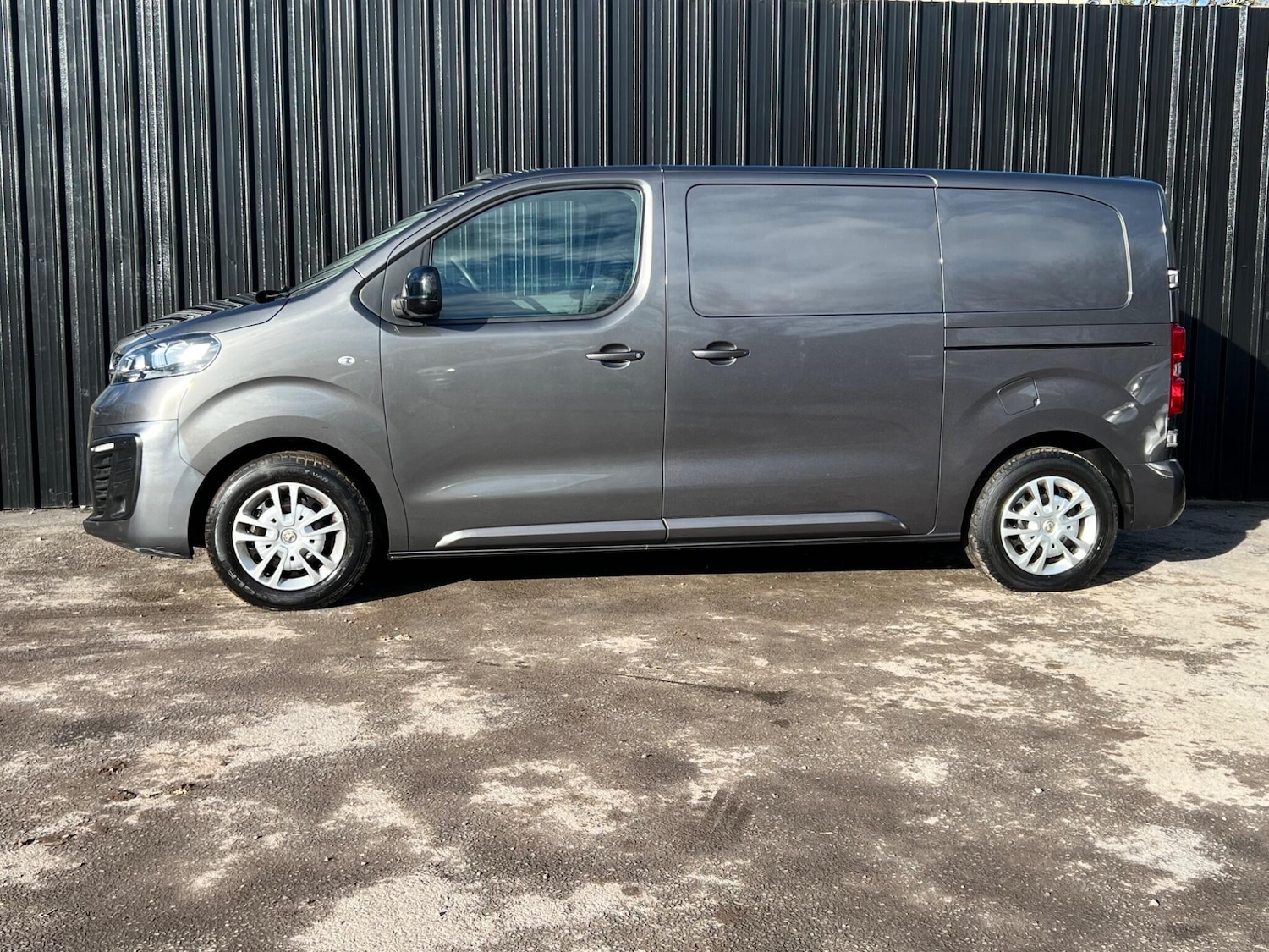 Used Vauxhall Vivaro 2022 for sale - 77440247: Photo 2