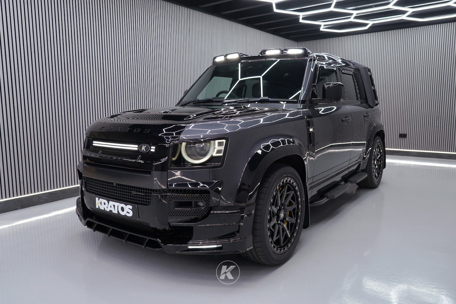 Used Land Rover Defender 2023 for sale - 77206815: Photo 2