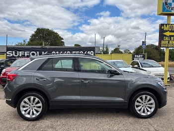 Used Volkswagen T-Roc 2018 for sale - 79302502: Photo
