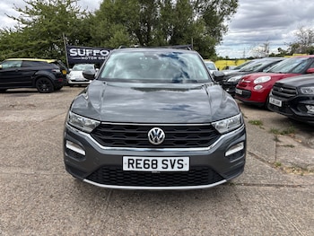 Used Volkswagen T-Roc 2018 for sale - 79302502: Photo