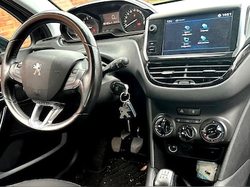 Used Peugeot 208 2017 for sale - 76526113: Photo
