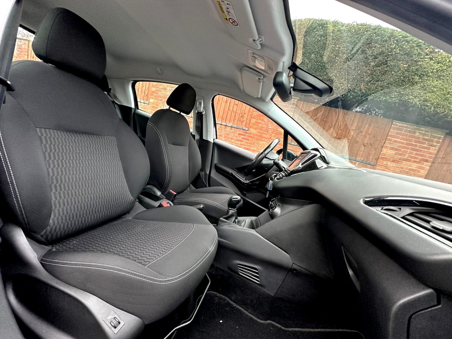 Used Peugeot 208 2017 for sale - 76526113: Photo 3