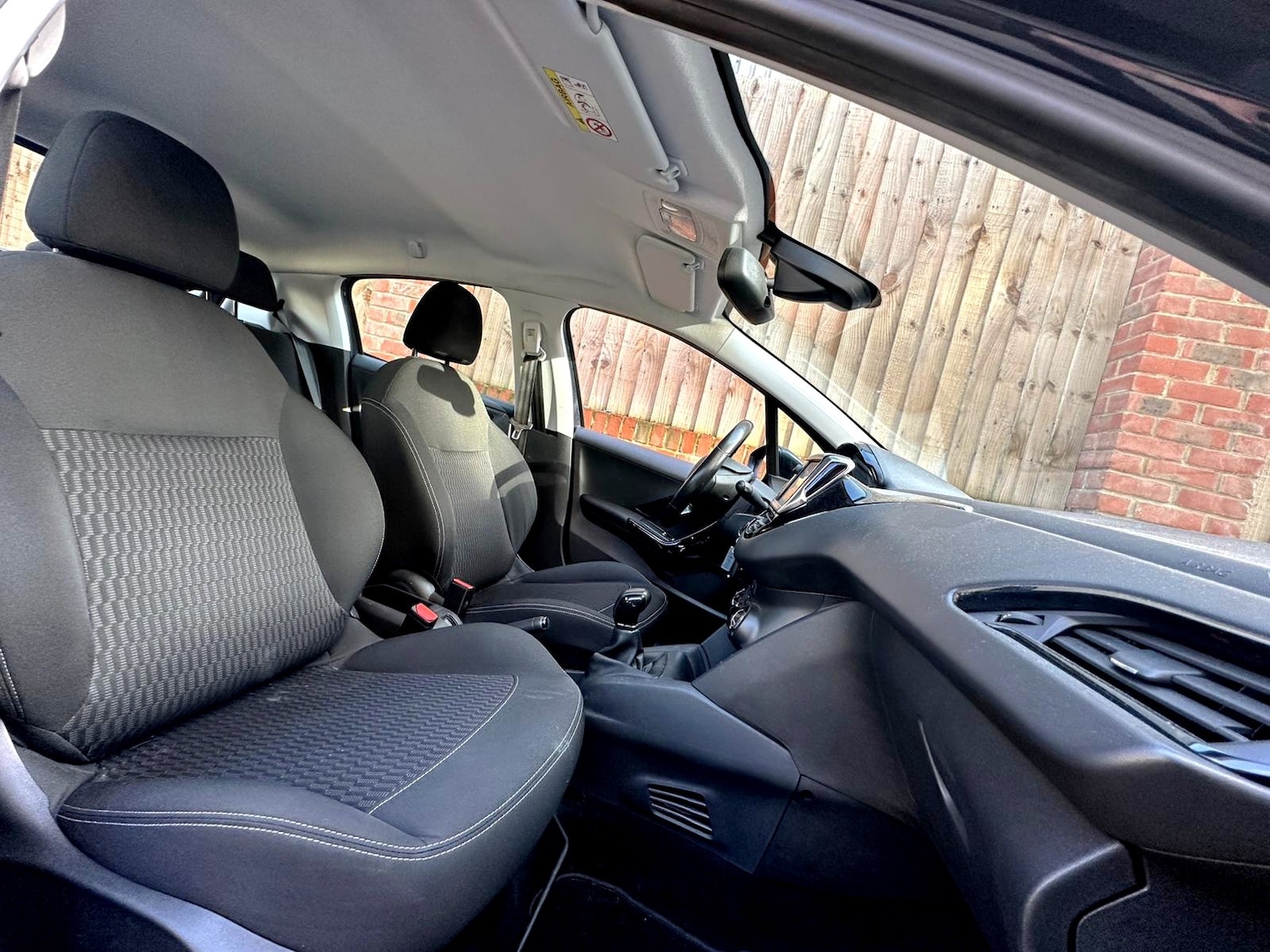 Used Peugeot 208 2017 for sale - 76526113: Photo 4