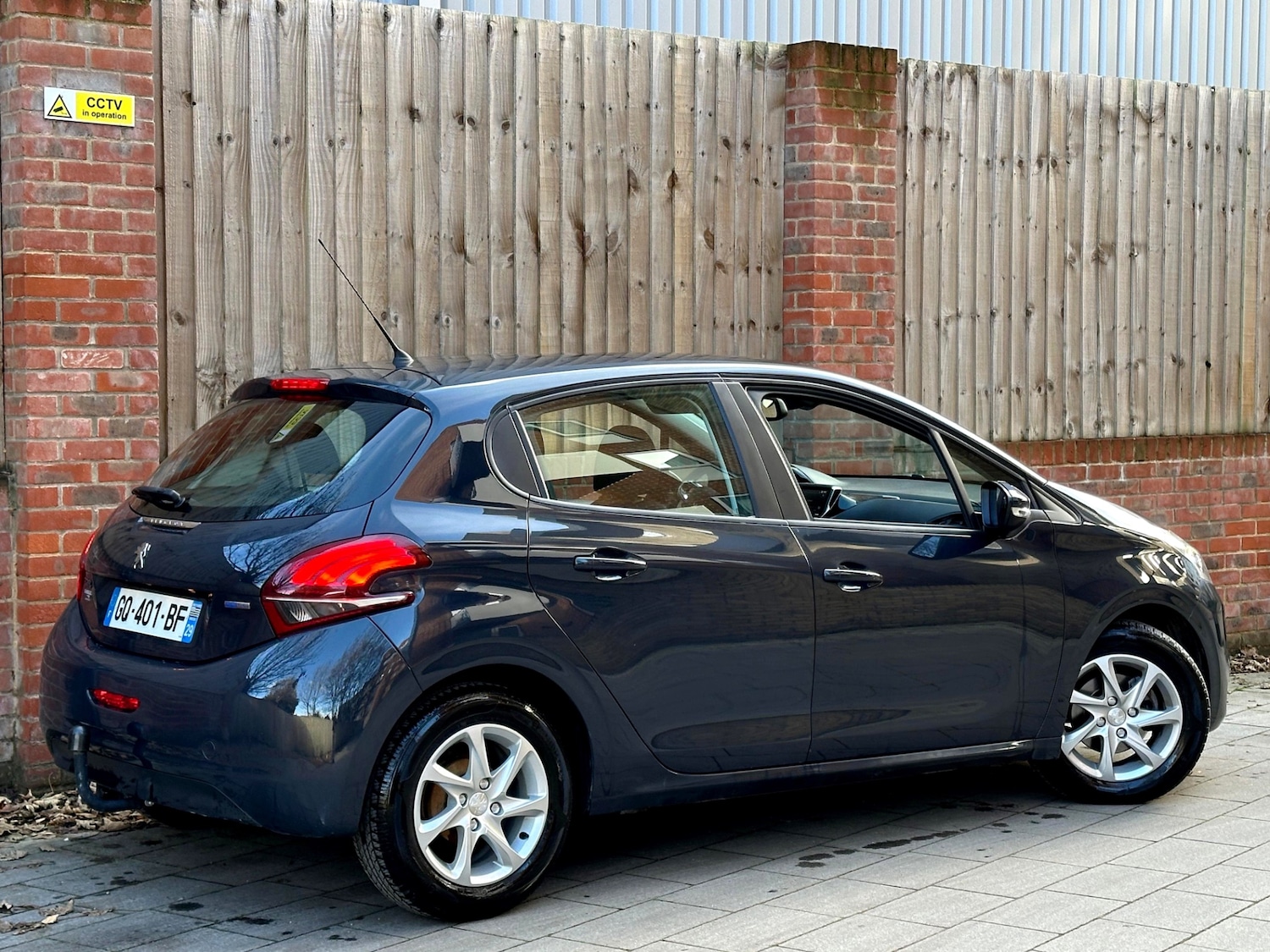 Used Peugeot 208 2017 for sale - 76526113: Photo 8