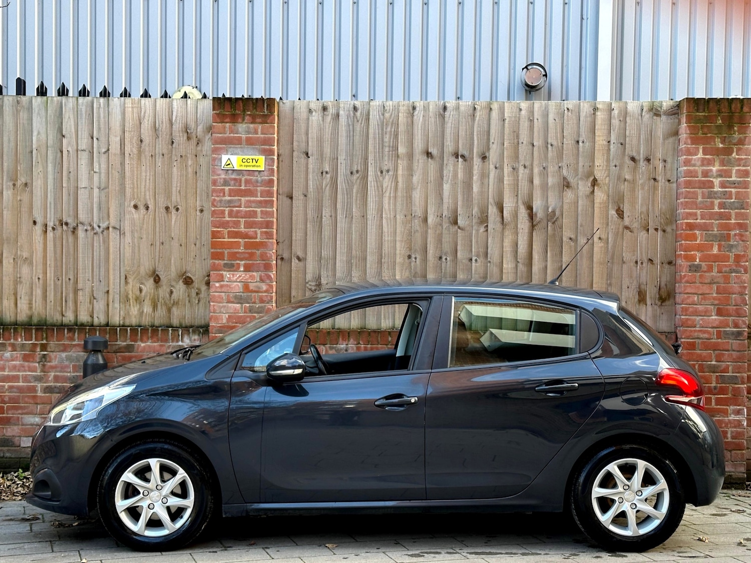 Used Peugeot 208 2017 for sale - 76526113: Photo 9