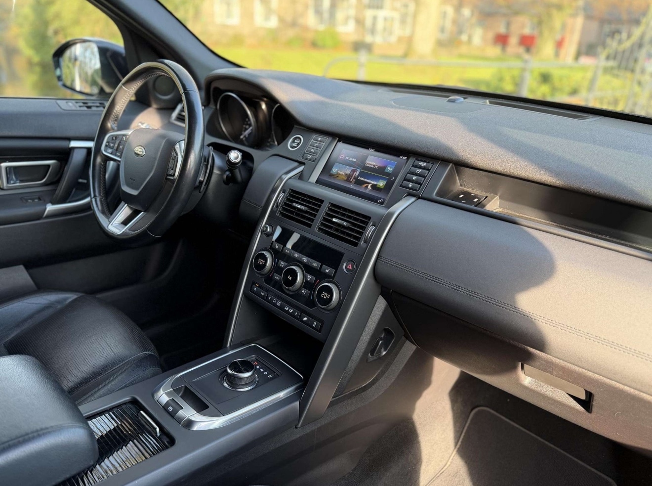 Used Land Rover Discovery Sport 2016 for sale - 77525184: Photo 2