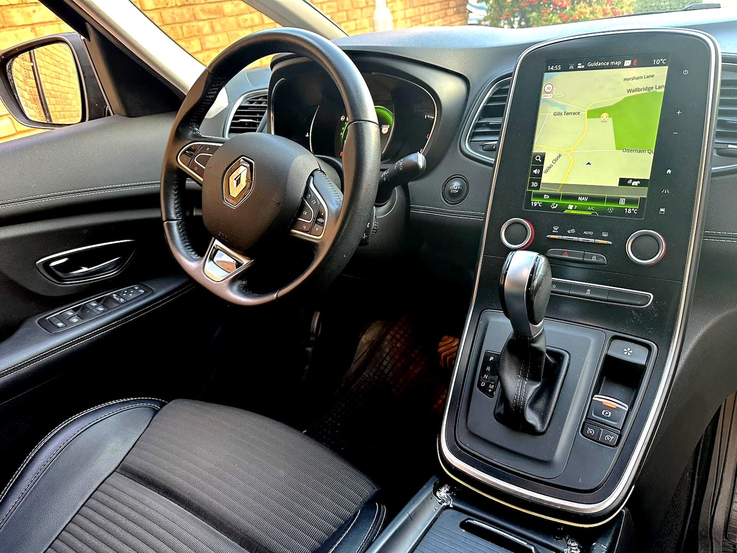 Used Renault Grand Scenic 2018 for sale - 77359323: Photo 2