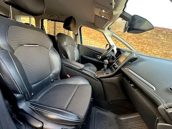 Used Renault Grand Scenic 2018 for sale - 77359323: Photo