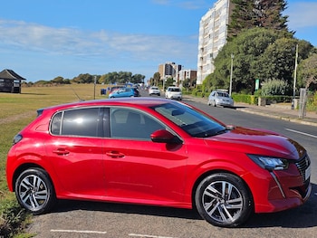 Peugeot - 208