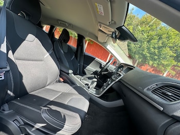 Used Volvo V40 2017 for sale - 79537778: Photo