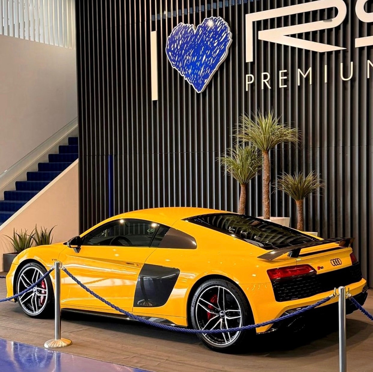 Used Audi R8 2023 for sale - 77400916: Photo 2