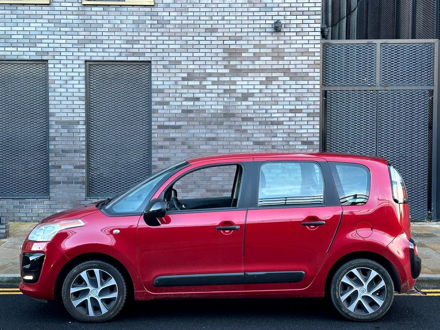 Used Citroen C3 Picasso 2016 for sale - 76656533: Photo 9