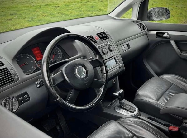 Used Volkswagen Touran 2006 for sale - 73587133: Photo 2
