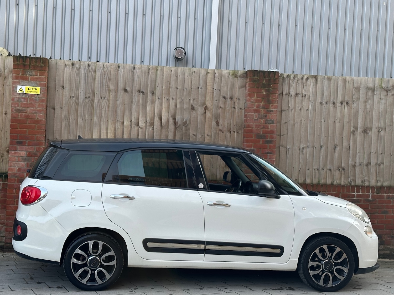Used Fiat 500L 2013 for sale - 77366882: Photo 5