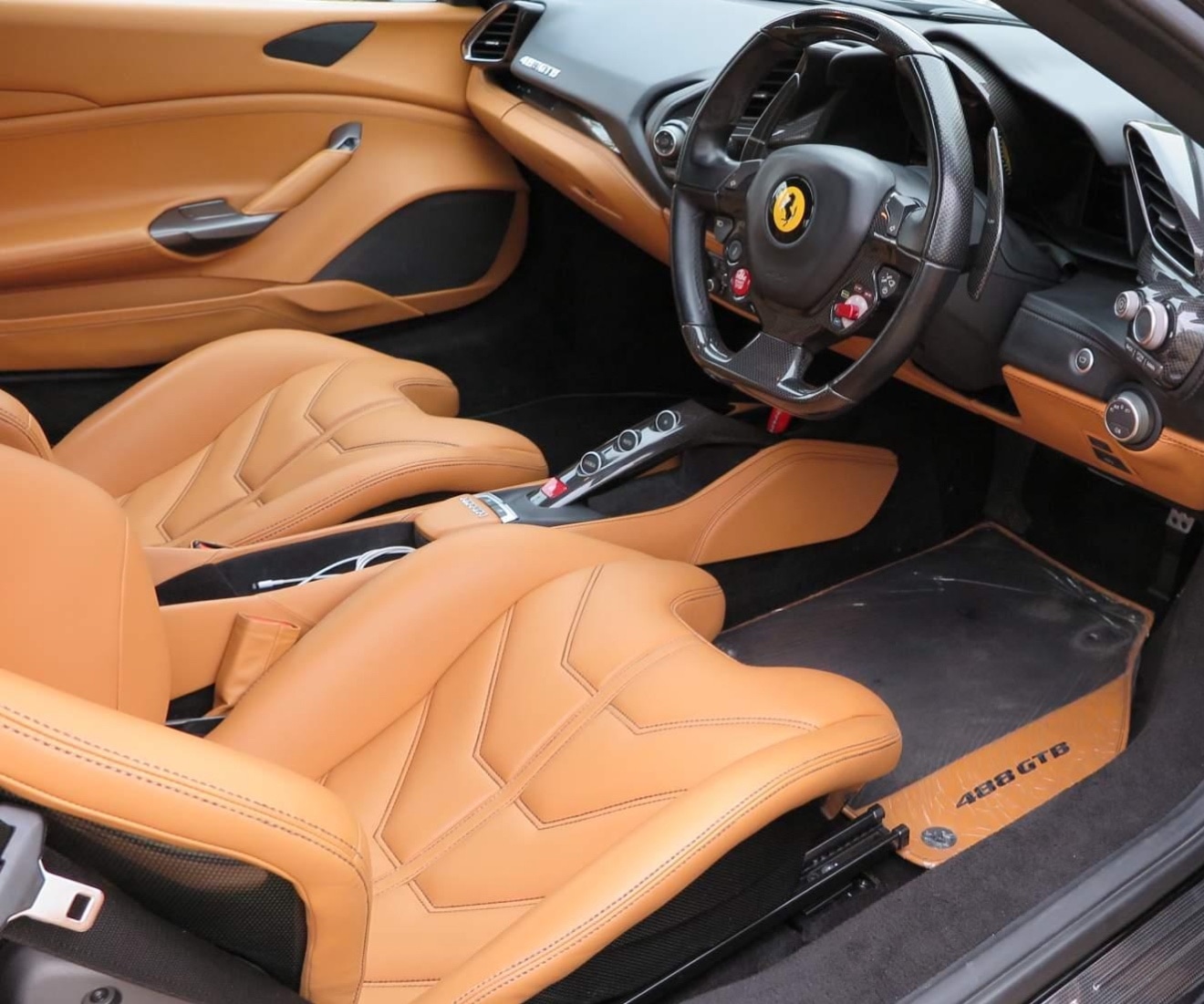 Used Ferrari 488 2015 for sale - 76109918: Photo 2