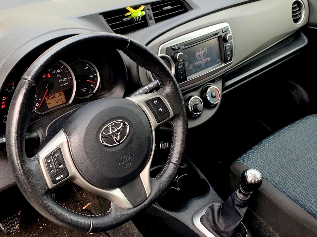 Used Toyota Yaris 2012 for sale - 77283851: Photo 2