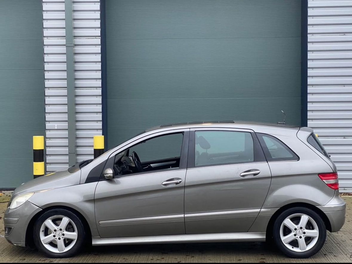 Used Mercedes-Benz B Class 2017 for sale - 76979883: Photo 2