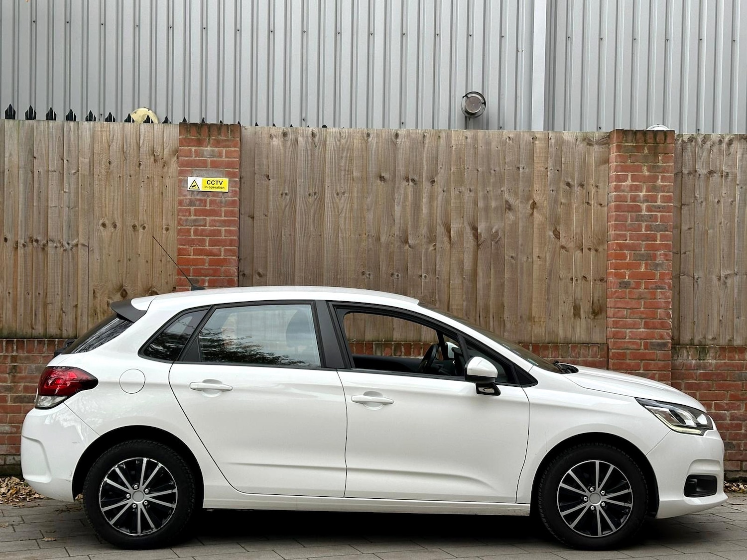 Used Citroen C4 2017 for sale - 76477406: Photo 8