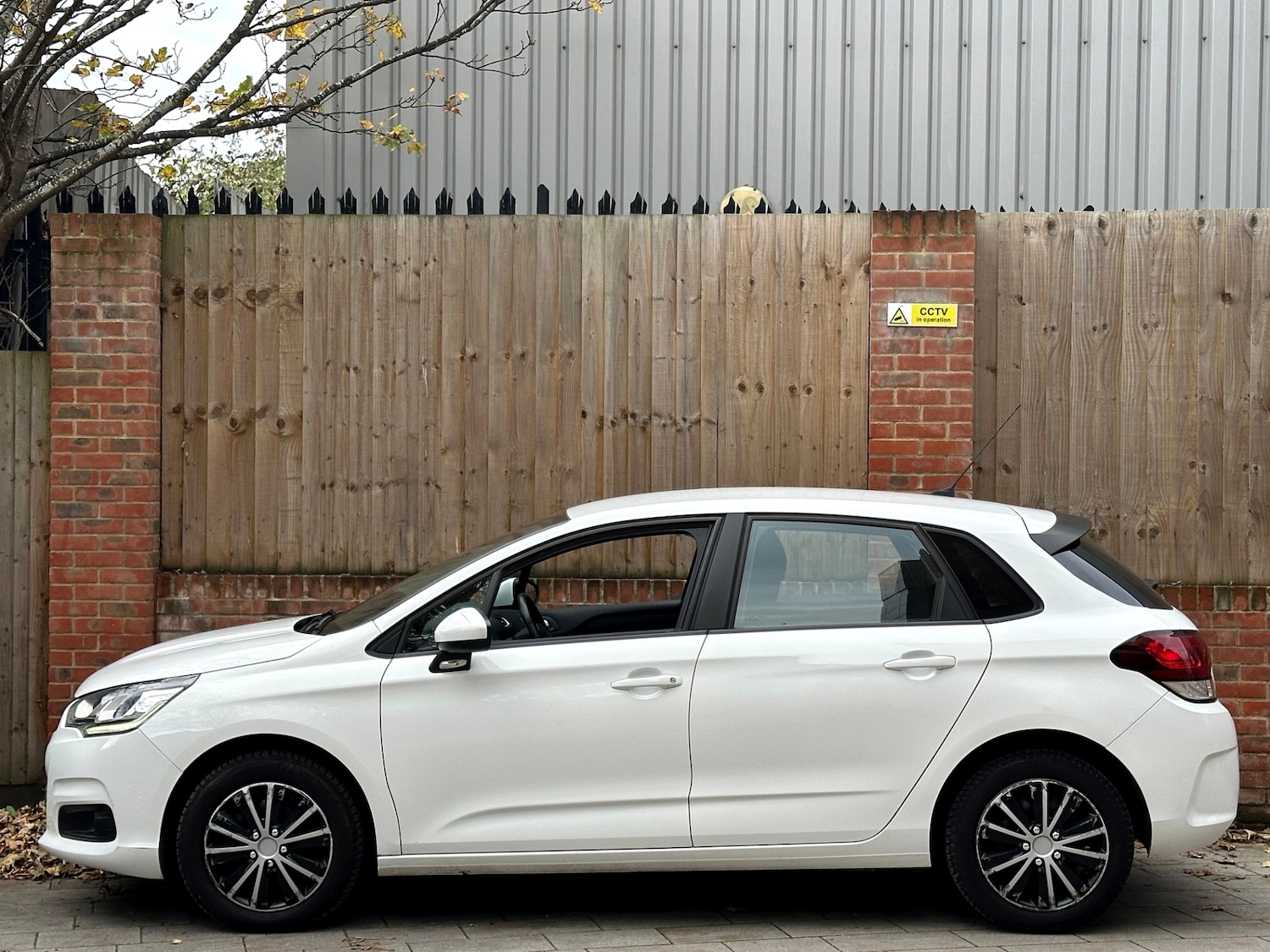 Used Citroen C4 2017 for sale - 76477406: Photo 9