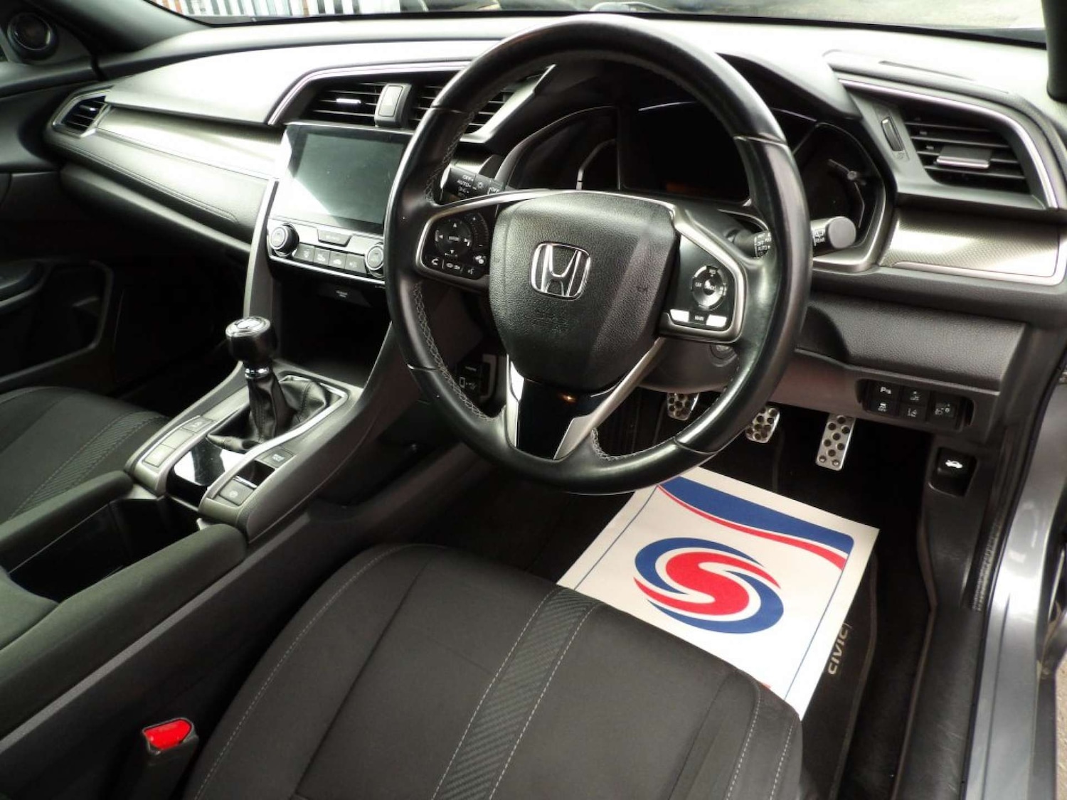 Used Honda Civic 2018 for sale - 76643744: Photo 10