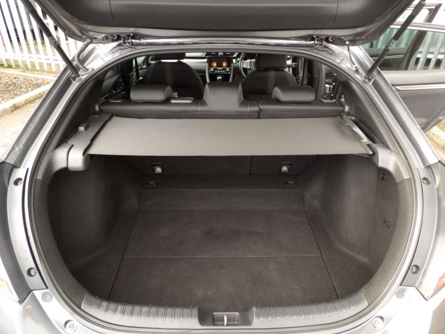 Used Honda Civic 2018 for sale - 76643744: Photo 18