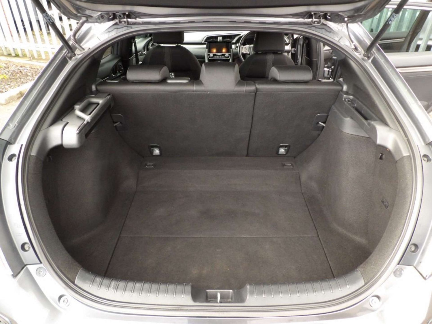 Used Honda Civic 2018 for sale - 76643744: Photo 19