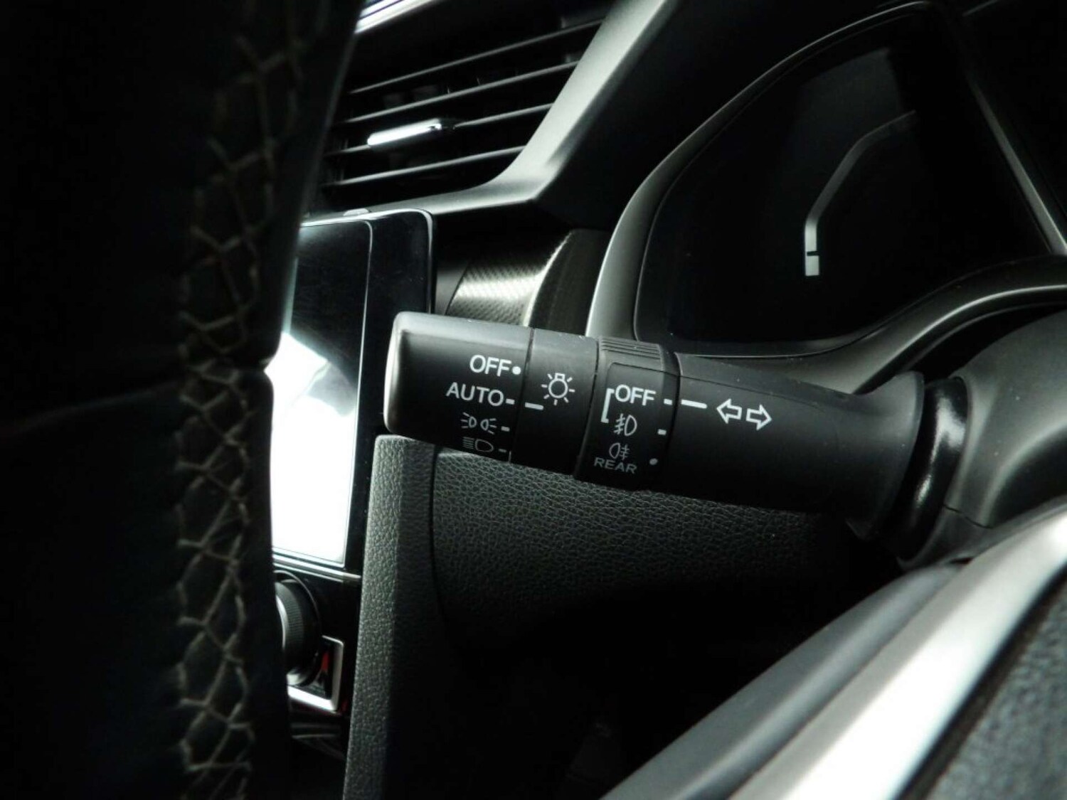 Used Honda Civic 2018 for sale - 76643744: Photo 25