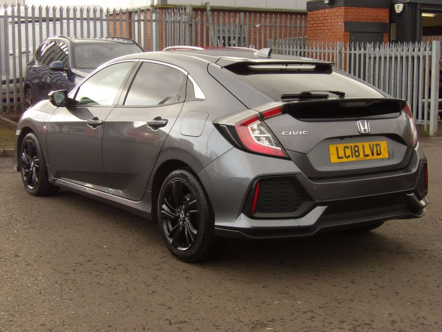 Used Honda Civic 2018 for sale - 76643744: Photo 5