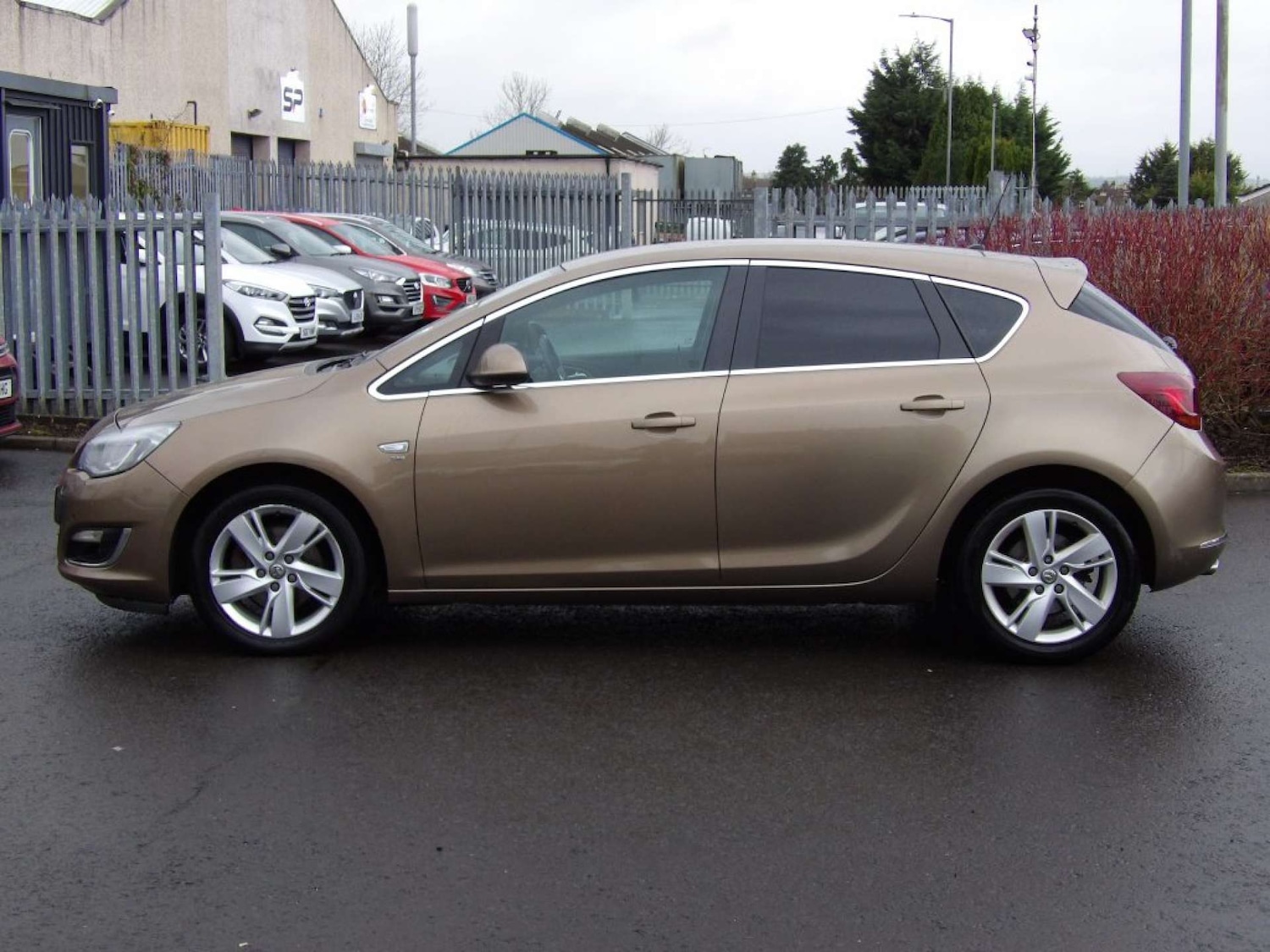 Used Vauxhall Astra 2013 for sale - 77303970: Photo 3