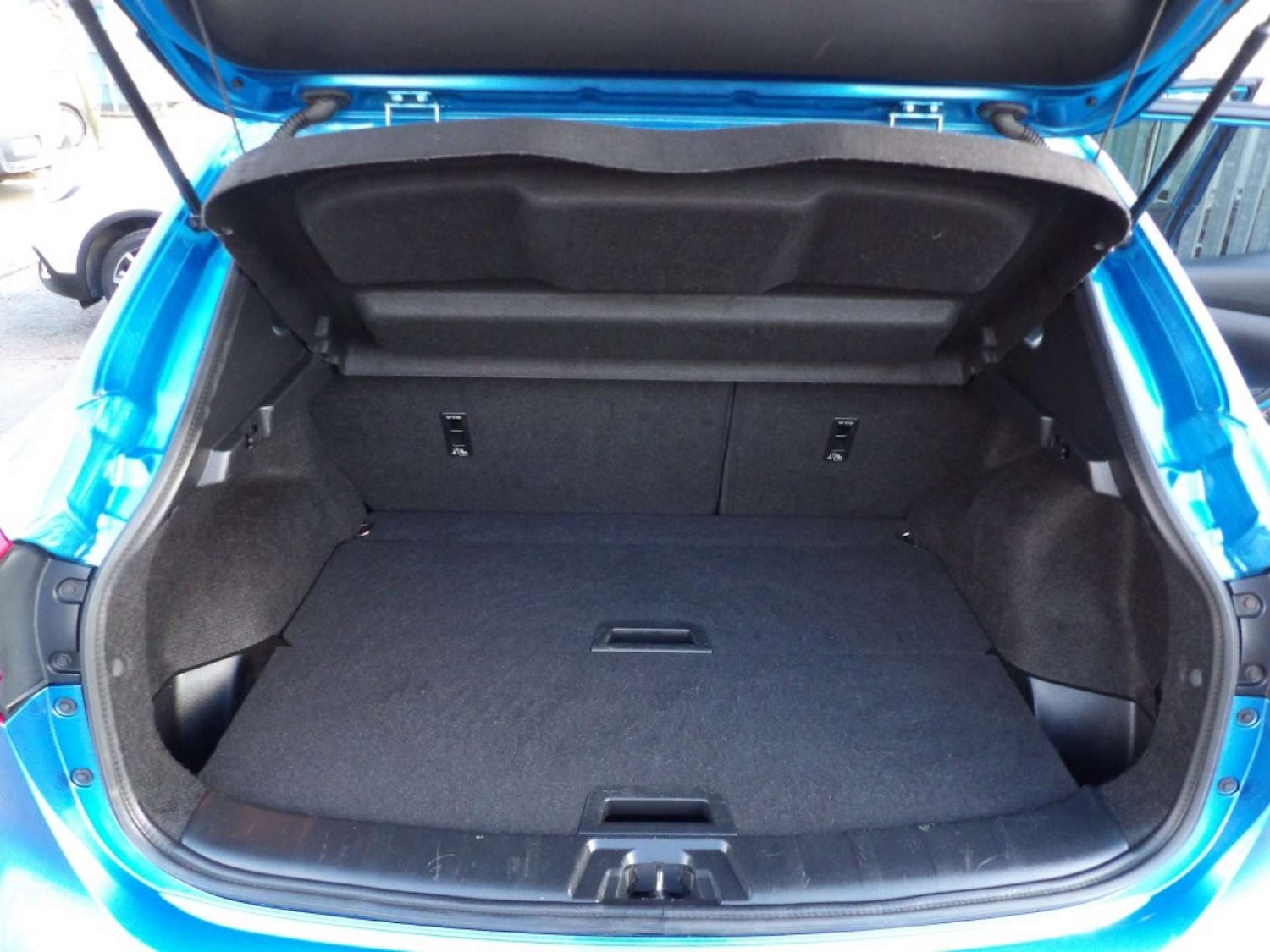 Used Nissan Qashqai 2017 for sale - 77721684: Photo 18