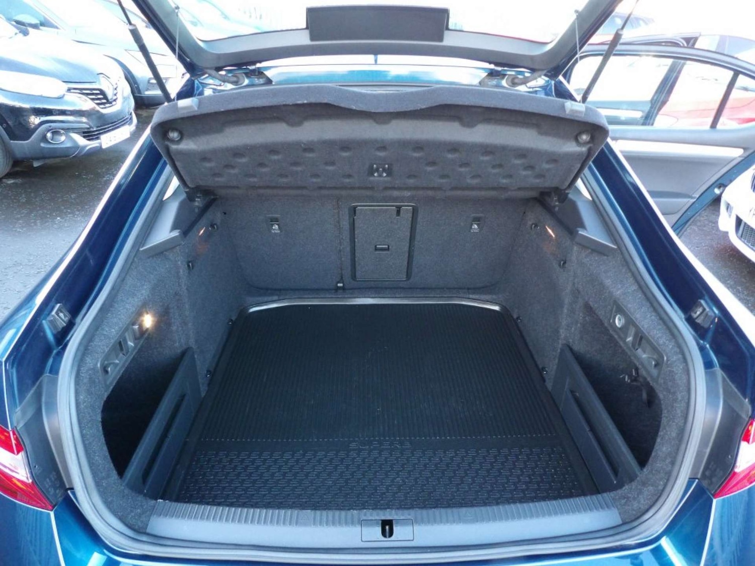 Used Skoda Superb 2017 for sale - 76885179: Photo 19