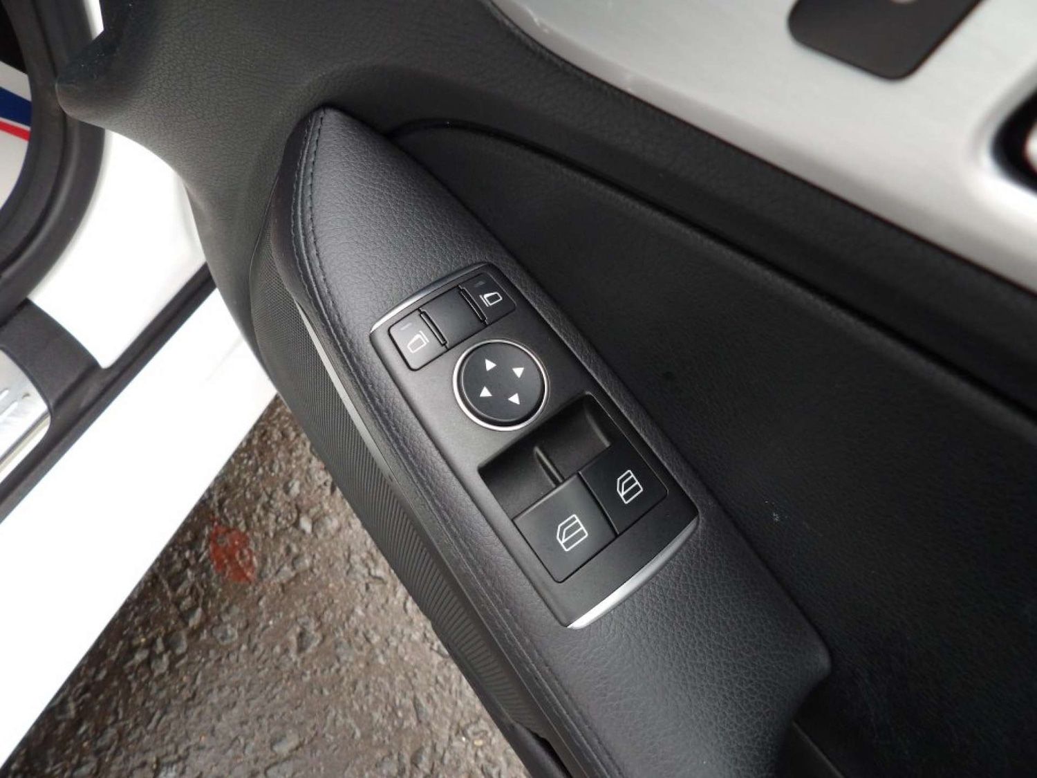 Used Mercedes-Benz SLK 2013 for sale - 76608836: Photo 28